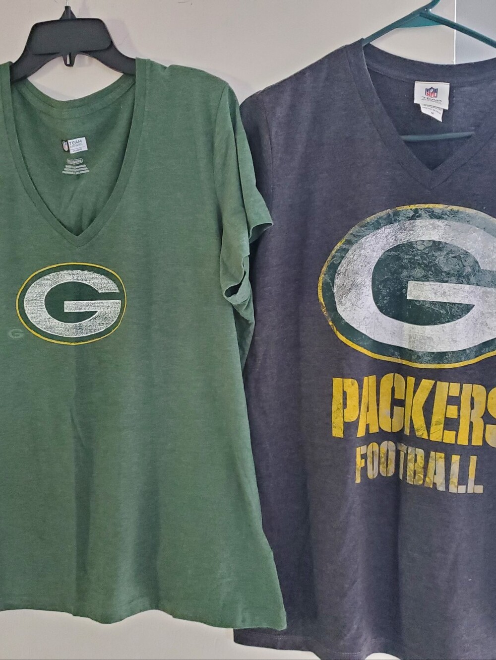 Team Apparel Women's Green NFL T-Shirt And Gray   Tshirt.